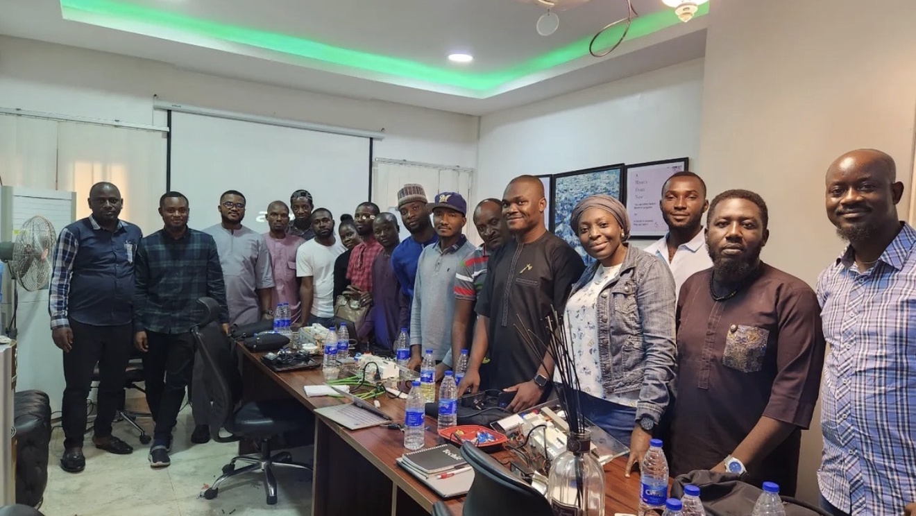 Women in KNX: Simi Abolarin gestaltet die Zukunft der intelligenten Gebäudeautomation in Afrika