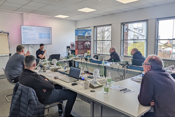 Interview: Der erfahrene KNX Trainer Gordon Fry darüber, wie Kommunikation und Fachwissen den britischen KNX Markt verändern