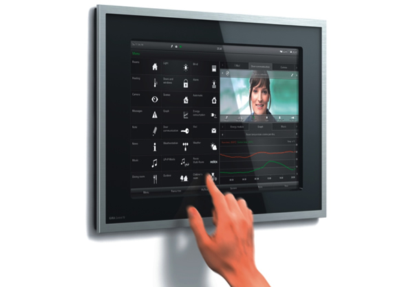 Der Gira Control 19 Client als Teil des Gira HomeServer Systems.