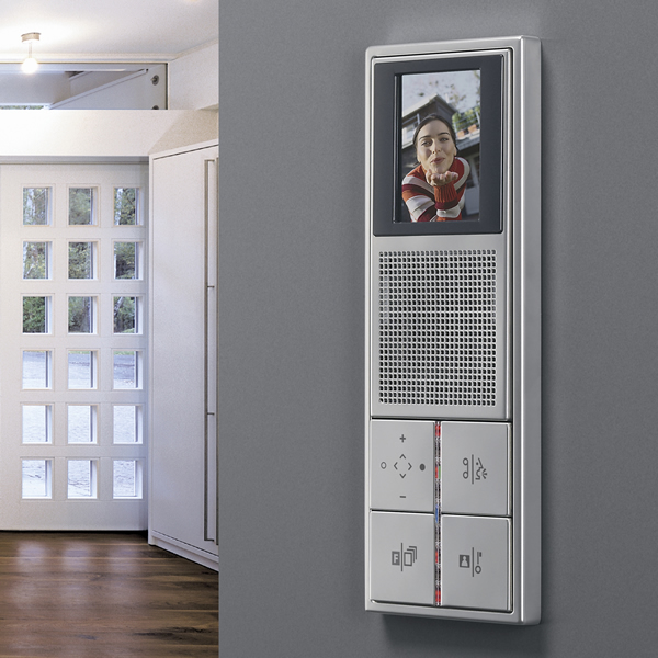 Türeingang mit KNX Steuerung.