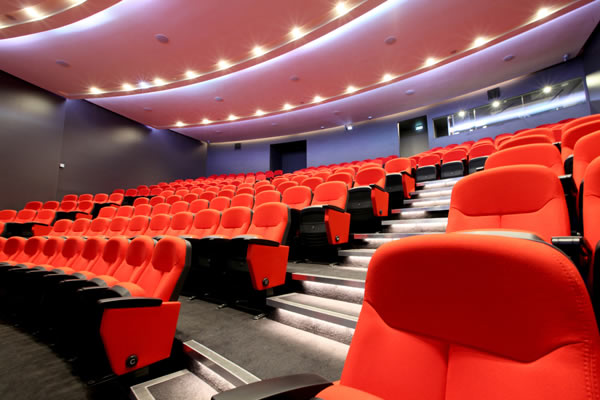 Die Lichtszenen des Auditoriums können per Tablet konfiguriert werden.