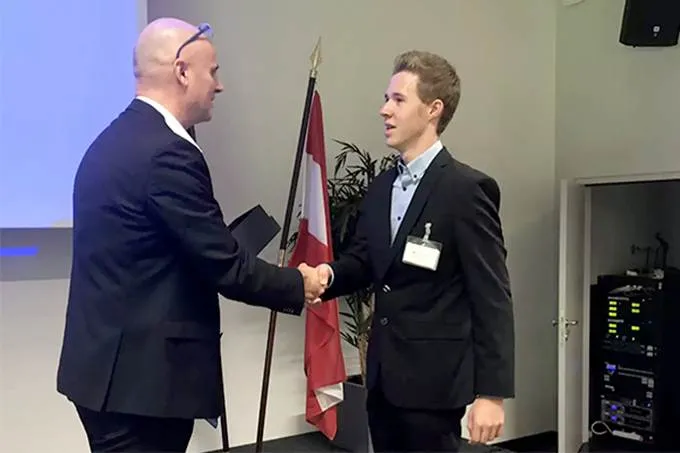 Bram Roelandts at 17, receiving first prize at the 2018 KNX Scientific Conference, for his presentation 'LoRa as a secure and wireless complement to KNX'
