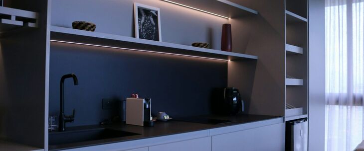 Smart under cabinet lighting: the hidden gem of home automation