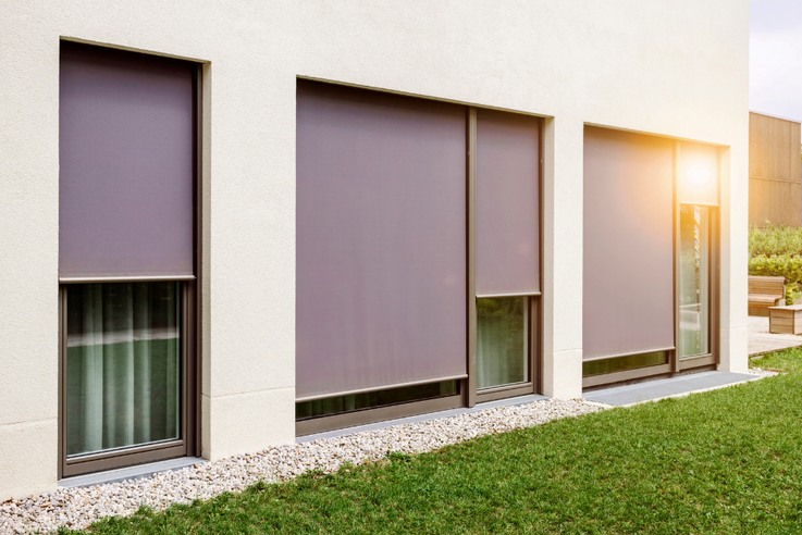 How can you save energy during the winter with KNX?