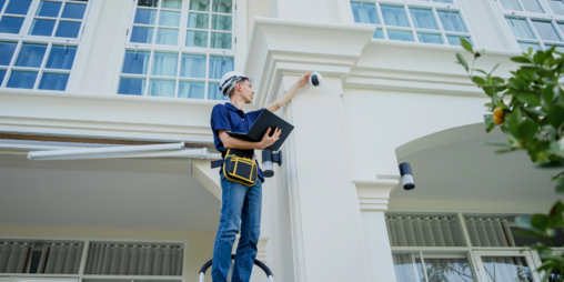 Sorveglianza intelligente: Come i sistemi KNX migliorano il monitoraggio video per i proprietari di casa