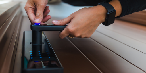 Die Zukunft des schlüssellosen Wohnens: Biometrie, NFC und KNX-Integration