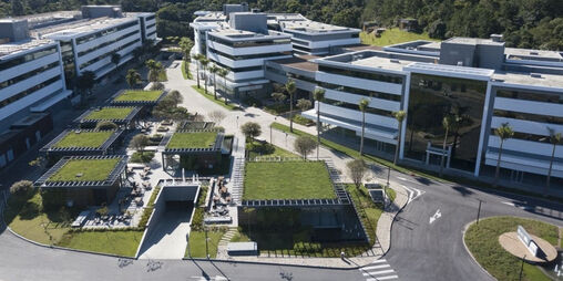 Au Brésil, la commande KNX dun bâtiment commercial préserve des centaines de voitures de linondation