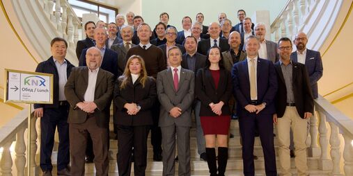Modern, massiv, Moskau - Die 15. KNX National Group Conference startete mit vielen Überraschungen